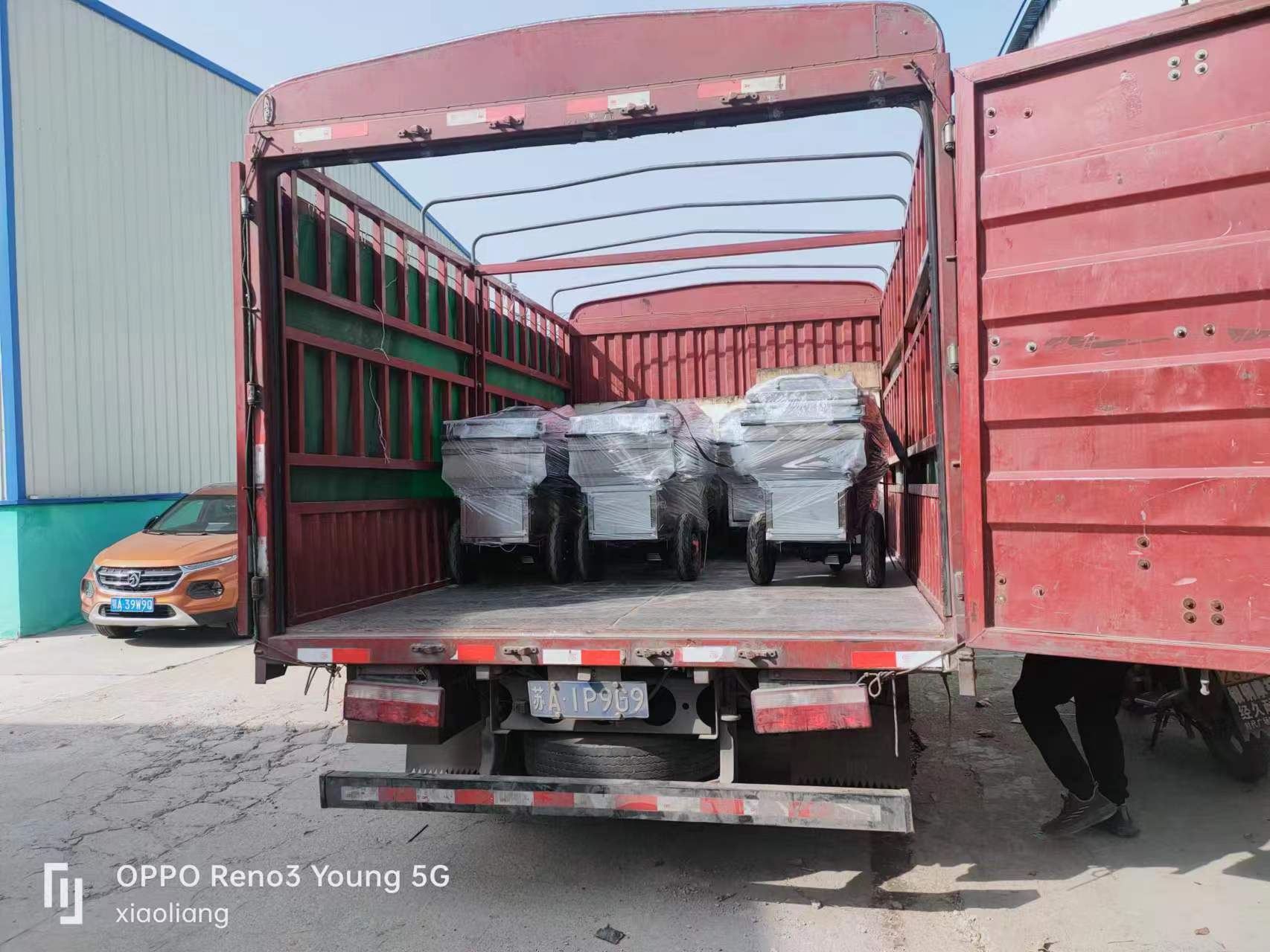 3.15消費(fèi)者權(quán)益日，鴻利機(jī)械交付六臺(tái)菌棒負(fù)壓補(bǔ)水機(jī)